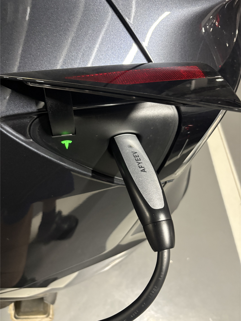 AFYEEV 휴대용 충전기
220v to NACS (for tesla)